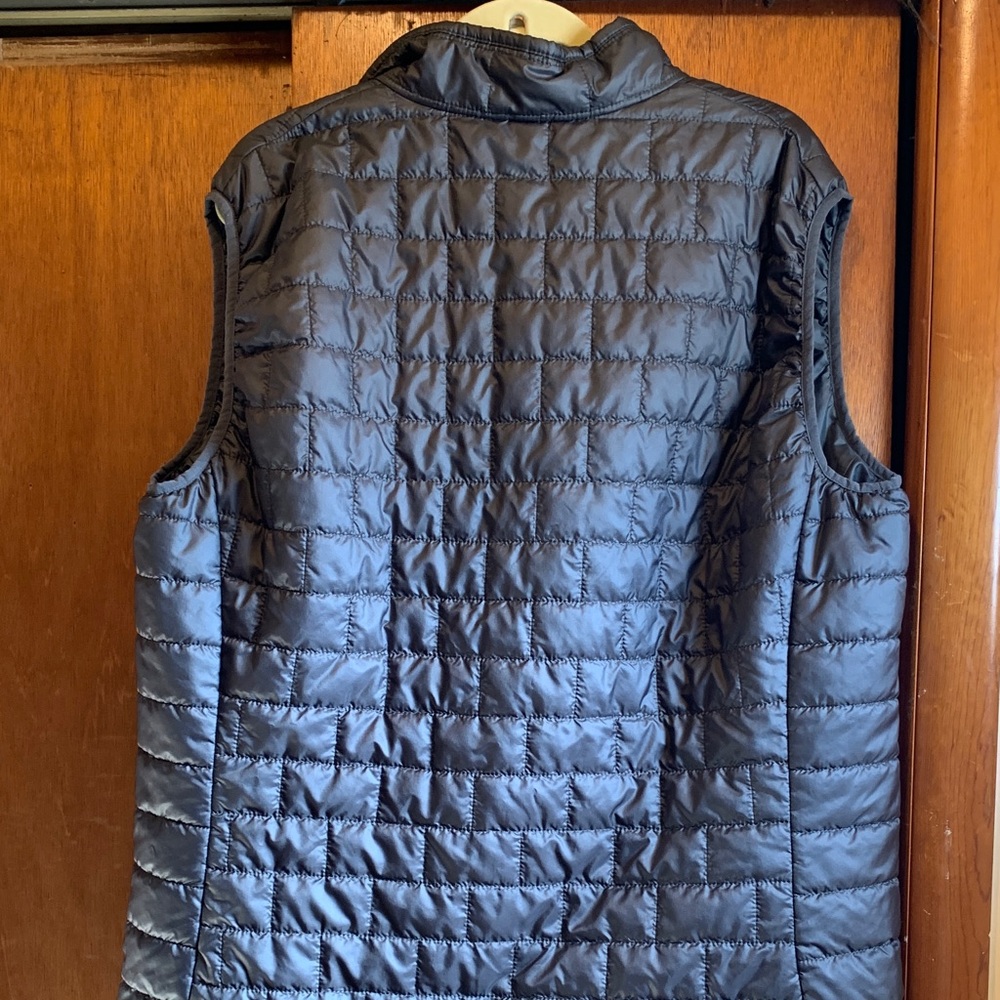Patagonia Men's Charcoal Quilted Vest - Picture 3 of 3